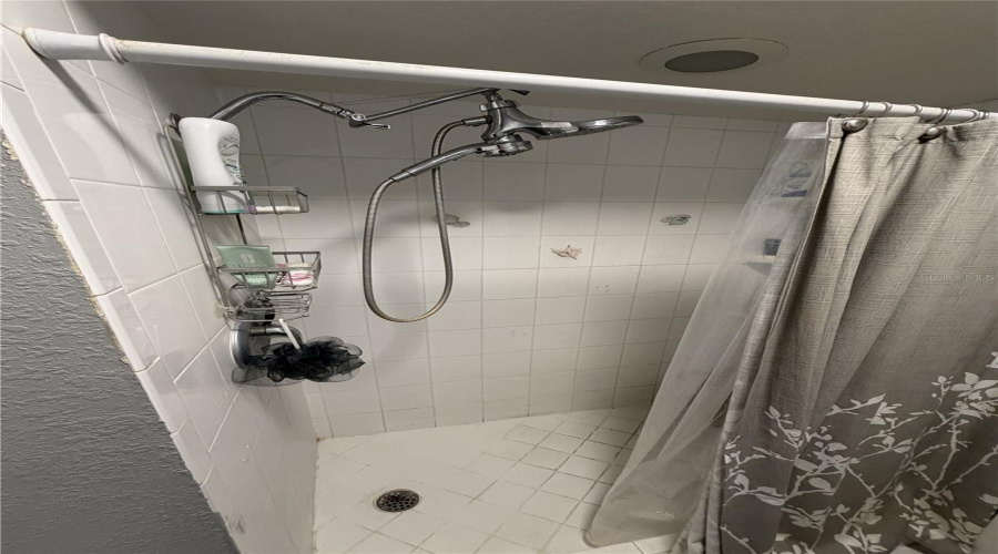 Temple Terrace, Florida 33637, 2 Bedroom Bedrooms, ,1 Bathroombathrooms,Residential,For Sale,Pine,0,Mfrtb8441219