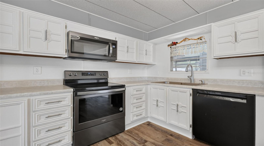 Newer Appliances, Microwave '24 &Amp; Bosch Dishwasher '25, Both Under Warranty