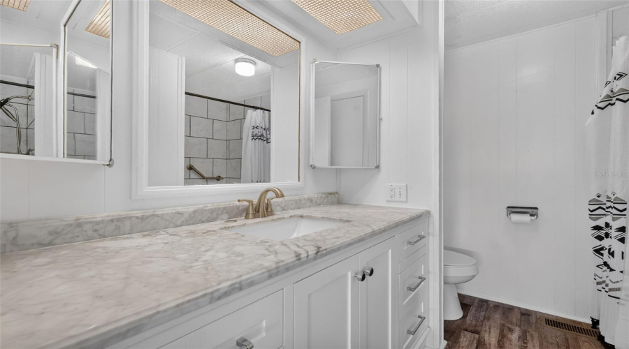 Primary Bath W/Large Vanity