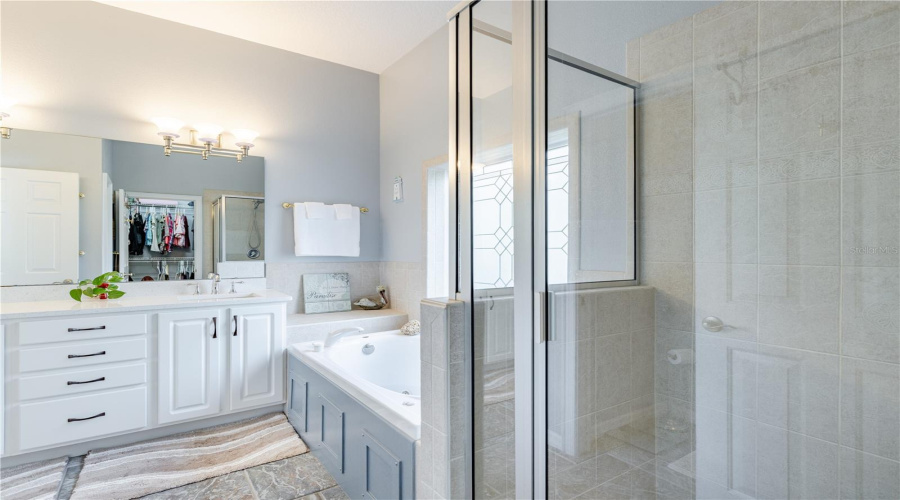 Howey In The Hills, Florida 34737, 4 Bedroom Bedrooms, ,3 Bathroombathrooms,Residential,For Sale,Turkey Lake,0,Mfrg5111478