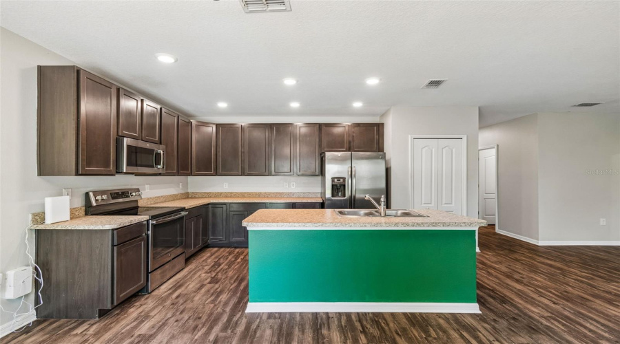 Spring Hill, Florida 34606, 3 Bedroom Bedrooms, ,2 Bathroombathrooms,Residential,For Sale,Mendota,0,Mfrtb8526483