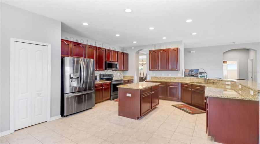 Full-Sized Eat In Kitchen