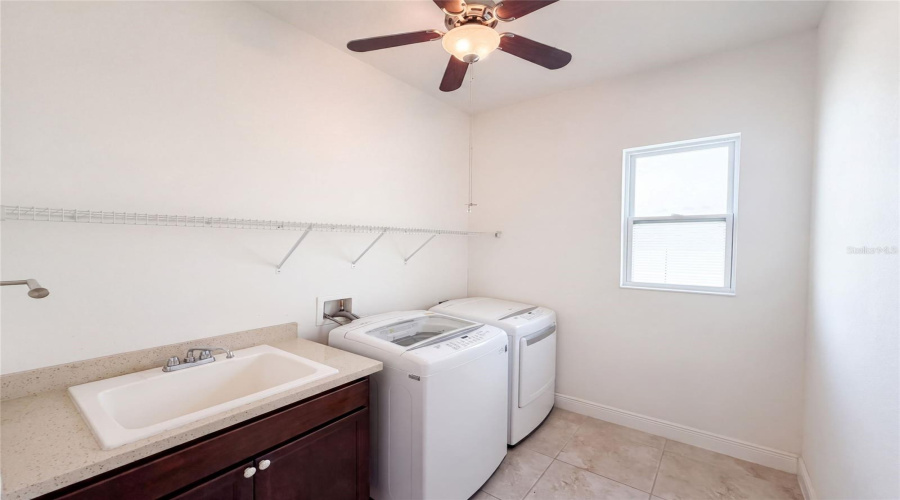 Apopka, Florida 32703, 4 Bedroom Bedrooms, ,3 Bathroombathrooms,Residential,For Sale,Blackthorn,0,Mfro6430516