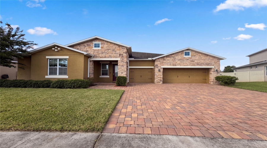 Apopka, Florida 32703, 4 Bedroom Bedrooms, ,3 Bathroombathrooms,Residential,For Sale,Blackthorn,0,Mfro6430516