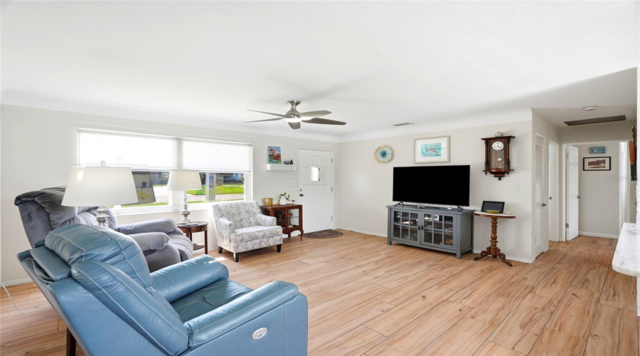 Kenneth City, Florida 33709, 2 Bedroom Bedrooms, ,2 Bathroombathrooms,Residential,For Sale,60Th,0,Mfrtb8524435
