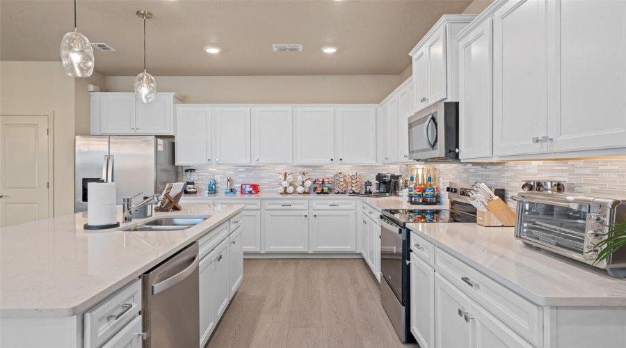 Clermont, Florida 34714, 10 Bedroom Bedrooms, ,8 Bathroombathrooms,Residential,For Sale,Sandy Cliffs,0,Mfro6384007