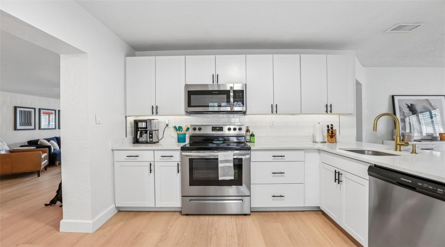 Tampa, Florida 33611, 4 Bedroom Bedrooms, ,2 Bathroombathrooms,Residential,For Sale,Paul,0,Mfrtb8533476
