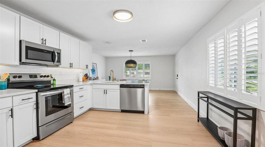 Tampa, Florida 33611, 4 Bedroom Bedrooms, ,2 Bathroombathrooms,Residential,For Sale,Paul,0,Mfrtb8533476