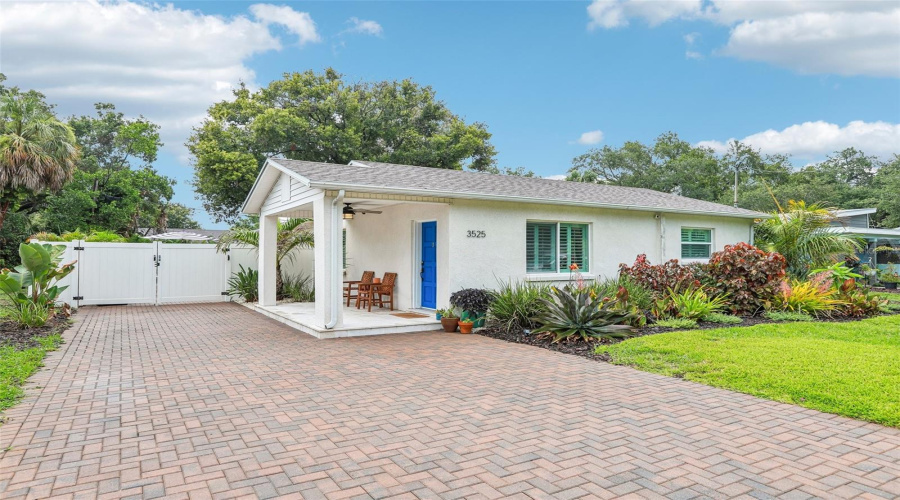 Tampa, Florida 33611, 4 Bedroom Bedrooms, ,2 Bathroombathrooms,Residential,For Sale,Paul,0,Mfrtb8533476