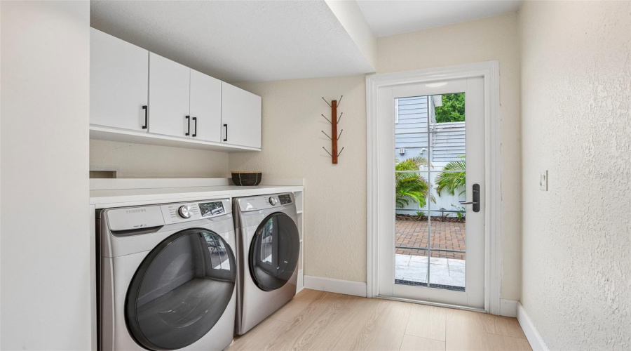 Tampa, Florida 33611, 4 Bedroom Bedrooms, ,2 Bathroombathrooms,Residential,For Sale,Paul,0,Mfrtb8533476
