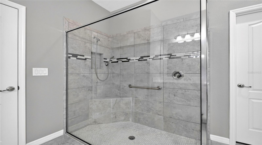Clermont, Florida 34715, 3 Bedroom Bedrooms, ,2 Bathroombathrooms,Residential,For Sale,Frazeek,0,Mfro6422732