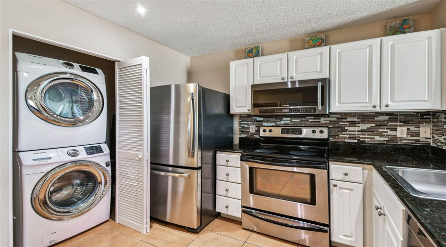 Madeira Beach, Florida 33708, 2 Bedroom Bedrooms, ,1 Bathroombathrooms,Residential,For Sale,Gulf,0,Mfrtb8542554