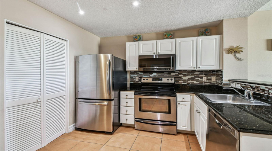 Madeira Beach, Florida 33708, 2 Bedroom Bedrooms, ,1 Bathroombathrooms,Residential,For Sale,Gulf,0,Mfrtb8542554