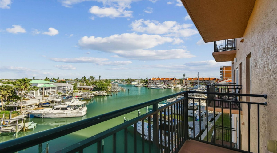 Madeira Beach, Florida 33708, 2 Bedroom Bedrooms, ,1 Bathroombathrooms,Residential,For Sale,Gulf,0,Mfrtb8542554