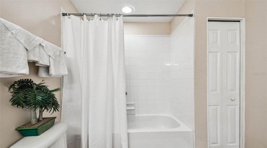 Madeira Beach, Florida 33708, 2 Bedroom Bedrooms, ,1 Bathroombathrooms,Residential,For Sale,Gulf,0,Mfrtb8542554