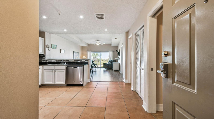 Madeira Beach, Florida 33708, 2 Bedroom Bedrooms, ,1 Bathroombathrooms,Residential,For Sale,Gulf,0,Mfrtb8542554