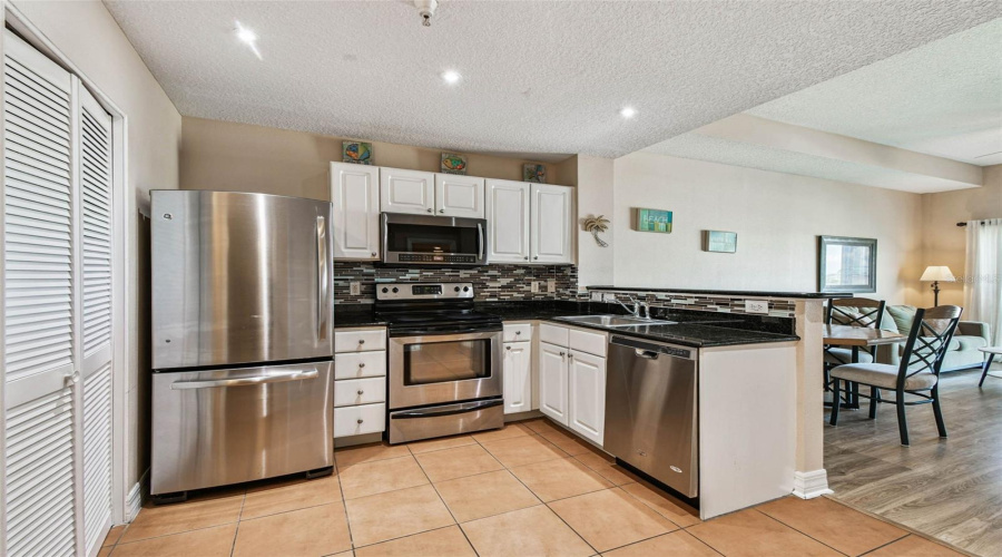 Madeira Beach, Florida 33708, 2 Bedroom Bedrooms, ,1 Bathroombathrooms,Residential,For Sale,Gulf,0,Mfrtb8542554