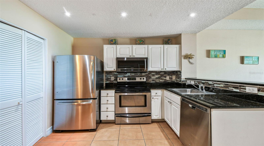 Madeira Beach, Florida 33708, 2 Bedroom Bedrooms, ,1 Bathroombathrooms,Residential,For Sale,Gulf,0,Mfrtb8542554