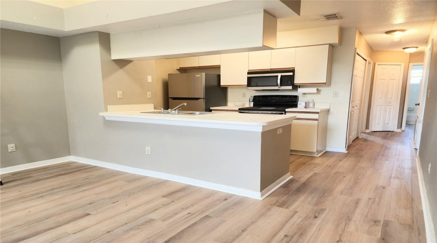 Kitchen / Dining Area