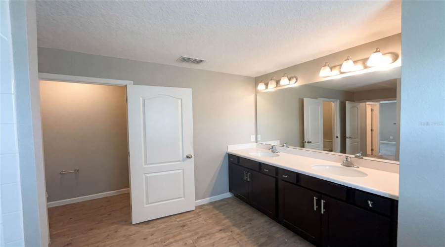 Apopka, Florida 32703, 3 Bedroom Bedrooms, ,2 Bathroombathrooms,Residential,For Sale,Ficus,0,Mfro6423700