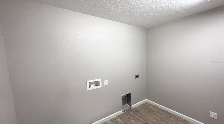 Apopka, Florida 32703, 3 Bedroom Bedrooms, ,2 Bathroombathrooms,Residential,For Sale,Ficus,0,Mfro6423700