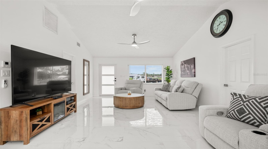 Sebring, Florida 33875, 2 Bedroom Bedrooms, ,2 Bathroombathrooms,Residential,For Sale,Lake Vista,0,Mfrp4939215