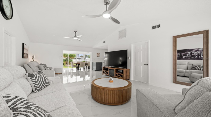 Sebring, Florida 33875, 2 Bedroom Bedrooms, ,2 Bathroombathrooms,Residential,For Sale,Lake Vista,0,Mfrp4939215