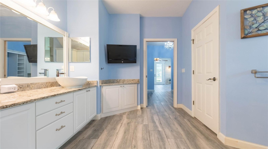 Tampa, Florida 33647, 5 Bedroom Bedrooms, ,3 Bathroombathrooms,Residential,For Sale,Java Isle,0,Mfrtb8525534