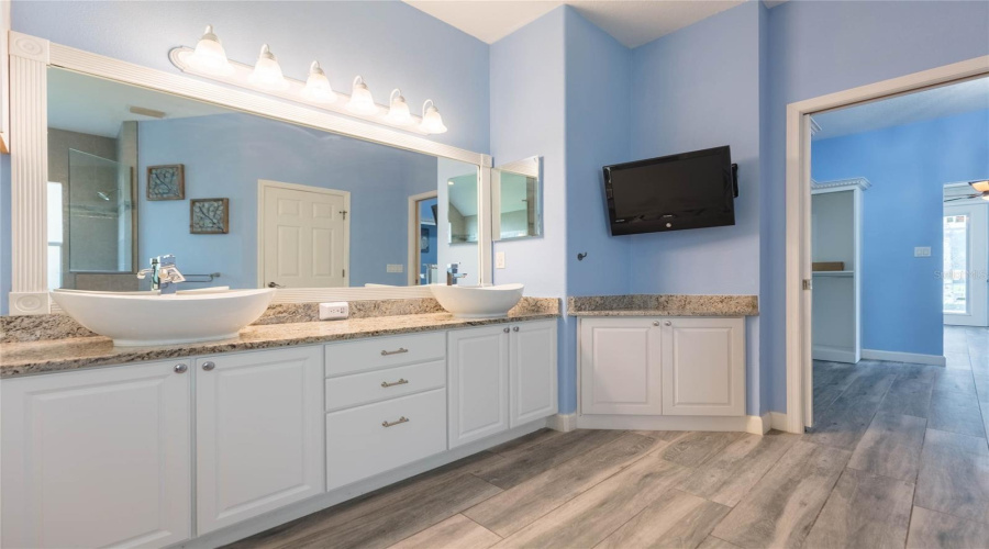 Tampa, Florida 33647, 5 Bedroom Bedrooms, ,3 Bathroombathrooms,Residential,For Sale,Java Isle,0,Mfrtb8525534