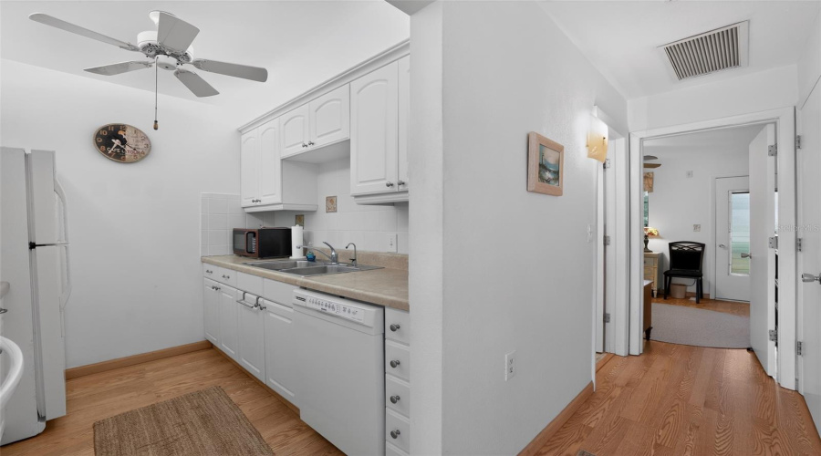 Seminole, Florida 33772, 1 Bedroom Bedrooms, ,1 Bathroombathrooms,Residential,For Sale,112Th,0,Mfro6436446