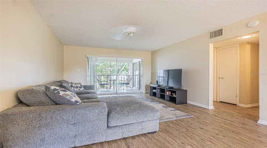 Seminole, Florida 33777, 1 Bedroom Bedrooms, ,1 Bathroombathrooms,Residential,For Sale,Bardmoor,0,Mfrtb8538465