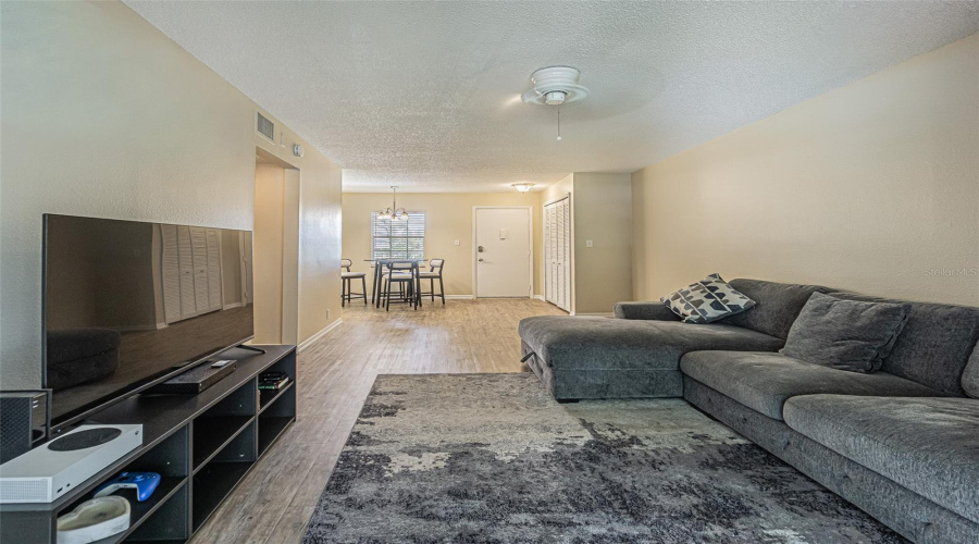 Seminole, Florida 33777, 1 Bedroom Bedrooms, ,1 Bathroombathrooms,Residential,For Sale,Bardmoor,0,Mfrtb8538465