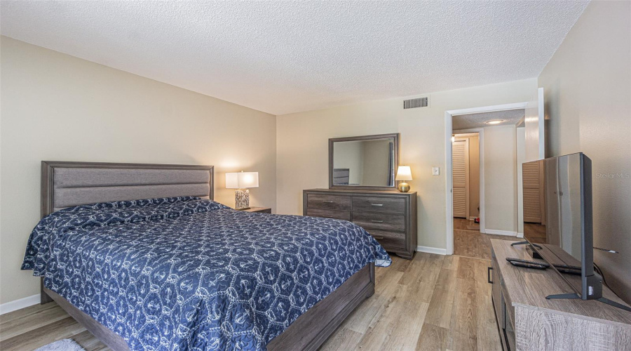 Seminole, Florida 33777, 1 Bedroom Bedrooms, ,1 Bathroombathrooms,Residential,For Sale,Bardmoor,0,Mfrtb8538465