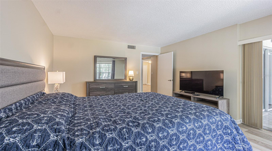 Seminole, Florida 33777, 1 Bedroom Bedrooms, ,1 Bathroombathrooms,Residential,For Sale,Bardmoor,0,Mfrtb8538465