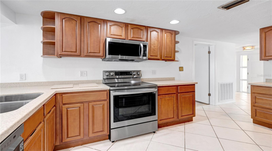 Holiday, Florida 34690, 3 Bedroom Bedrooms, ,2 Bathroombathrooms,Residential,For Sale,Andrea,0,Mfrtb8541258