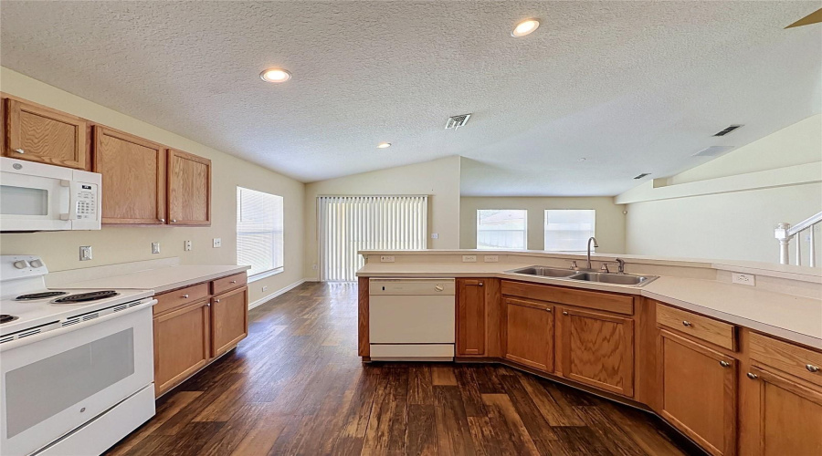 Kissimmee, Florida 34746, 4 Bedroom Bedrooms, ,2 Bathroombathrooms,Residential,For Sale,Eagle Crossing Dr,0,Mfrs5156186