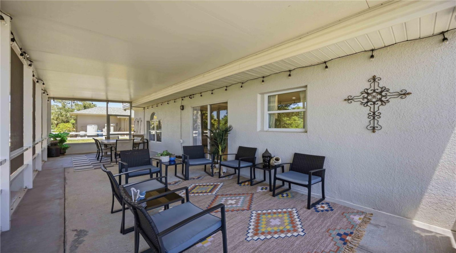 Huge Screened Porch