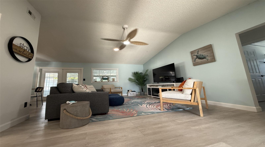 Seminole, Florida 33777, 3 Bedroom Bedrooms, ,2 Bathroombathrooms,Residential,For Sale,83Rd,0,Mfrtb8541542