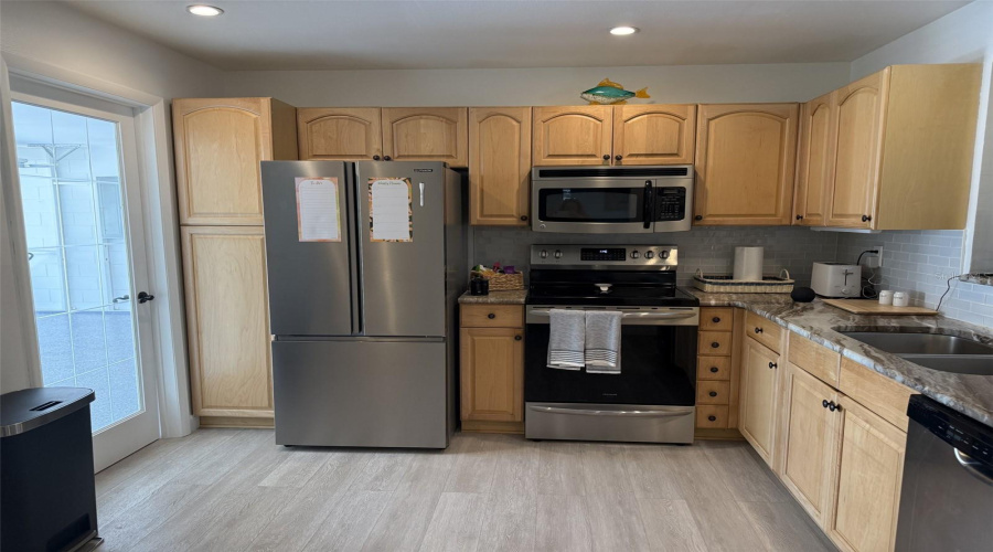 Seminole, Florida 33777, 3 Bedroom Bedrooms, ,2 Bathroombathrooms,Residential,For Sale,83Rd,0,Mfrtb8541542