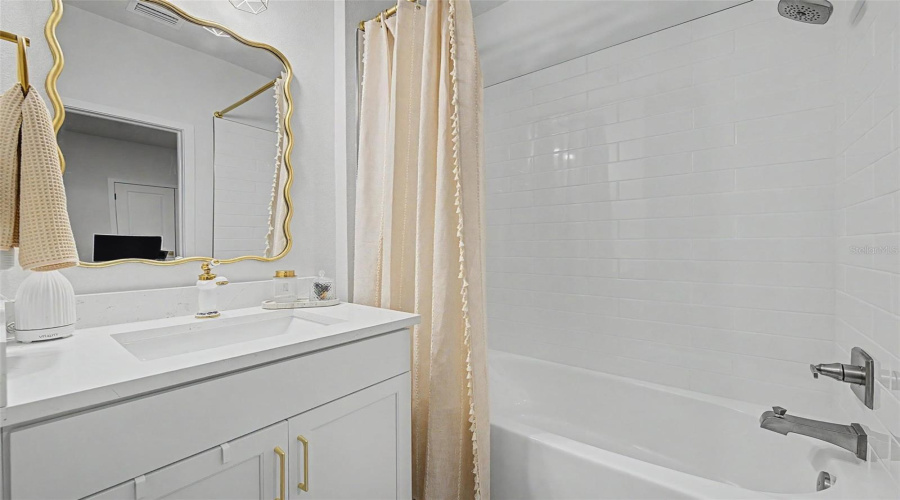 Tampa, Florida 33604, 3 Bedroom Bedrooms, ,3 Bathroombathrooms,Residential,For Sale,Nebraska,0,Mfrtb8534452