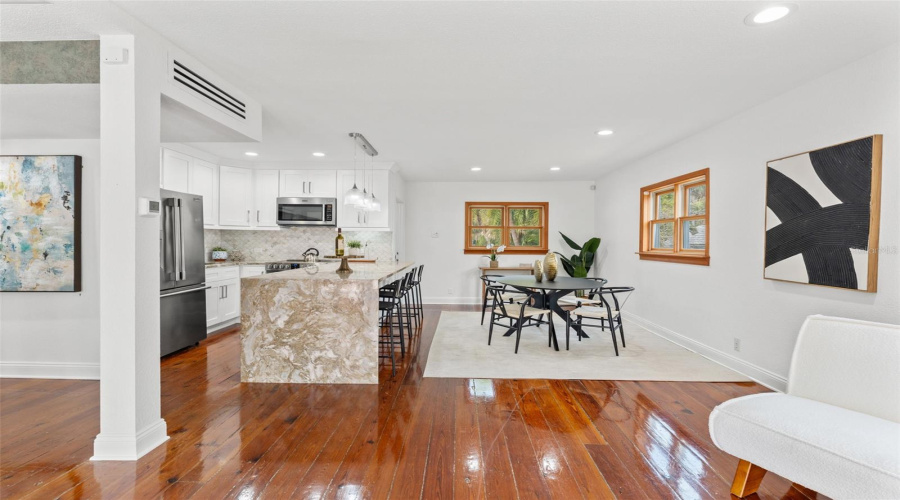 Tampa, Florida 33604, 3 Bedroom Bedrooms, ,2 Bathroombathrooms,Residential,For Sale,Henry,0,Mfrtb8532355