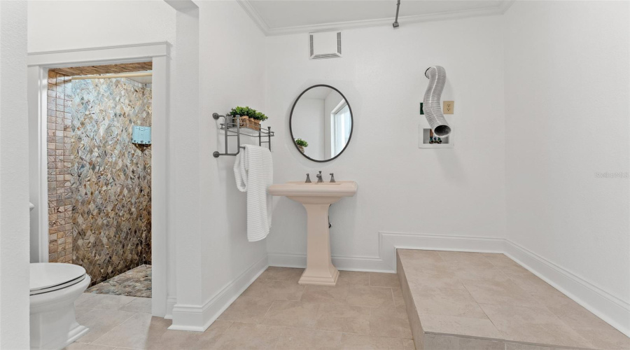 Tampa, Florida 33604, 3 Bedroom Bedrooms, ,2 Bathroombathrooms,Residential,For Sale,Henry,0,Mfrtb8532355