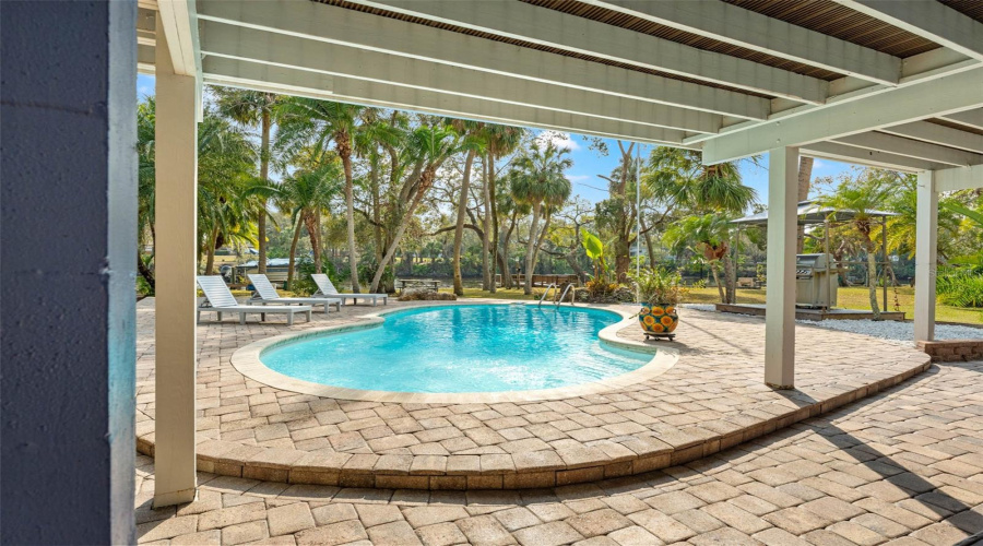 Tampa, Florida 33604, 3 Bedroom Bedrooms, ,2 Bathroombathrooms,Residential,For Sale,Henry,0,Mfrtb8532355