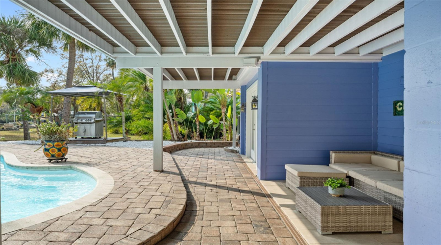 Tampa, Florida 33604, 3 Bedroom Bedrooms, ,2 Bathroombathrooms,Residential,For Sale,Henry,0,Mfrtb8532355