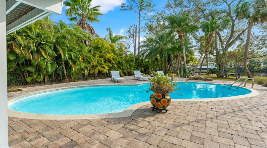 Tampa, Florida 33604, 3 Bedroom Bedrooms, ,2 Bathroombathrooms,Residential,For Sale,Henry,0,Mfrtb8532355