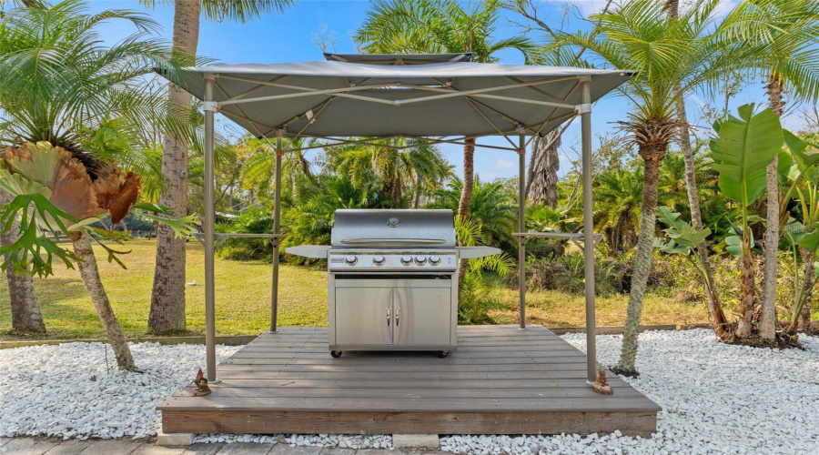 Tampa, Florida 33604, 3 Bedroom Bedrooms, ,2 Bathroombathrooms,Residential,For Sale,Henry,0,Mfrtb8532355