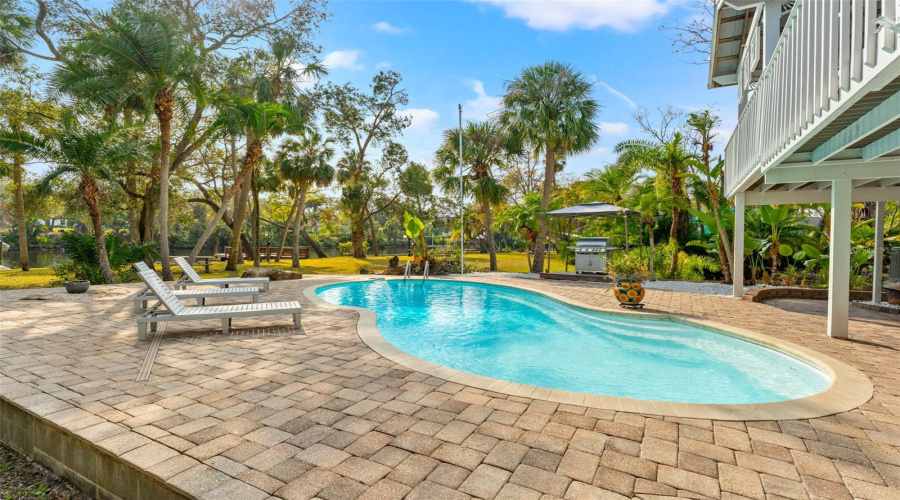 Tampa, Florida 33604, 3 Bedroom Bedrooms, ,2 Bathroombathrooms,Residential,For Sale,Henry,0,Mfrtb8532355