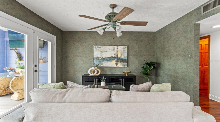 Tampa, Florida 33604, 3 Bedroom Bedrooms, ,2 Bathroombathrooms,Residential,For Sale,Henry,0,Mfrtb8532355