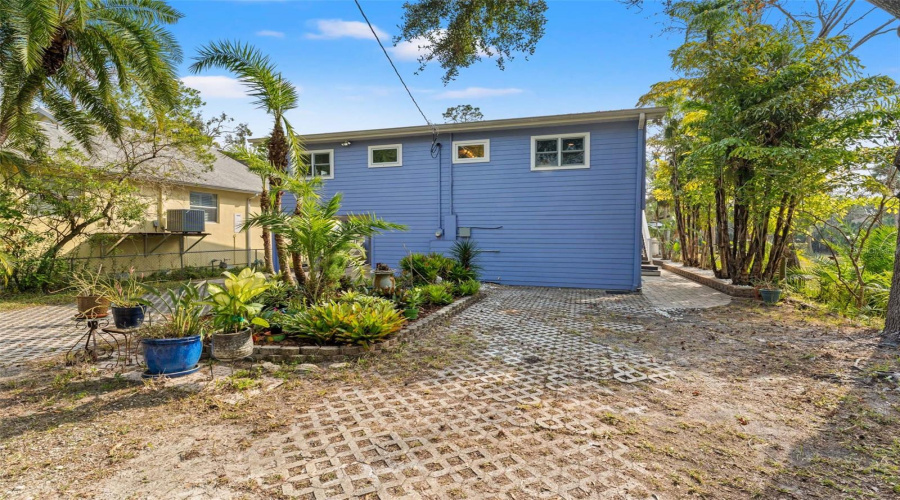 Tampa, Florida 33604, 3 Bedroom Bedrooms, ,2 Bathroombathrooms,Residential,For Sale,Henry,0,Mfrtb8532355