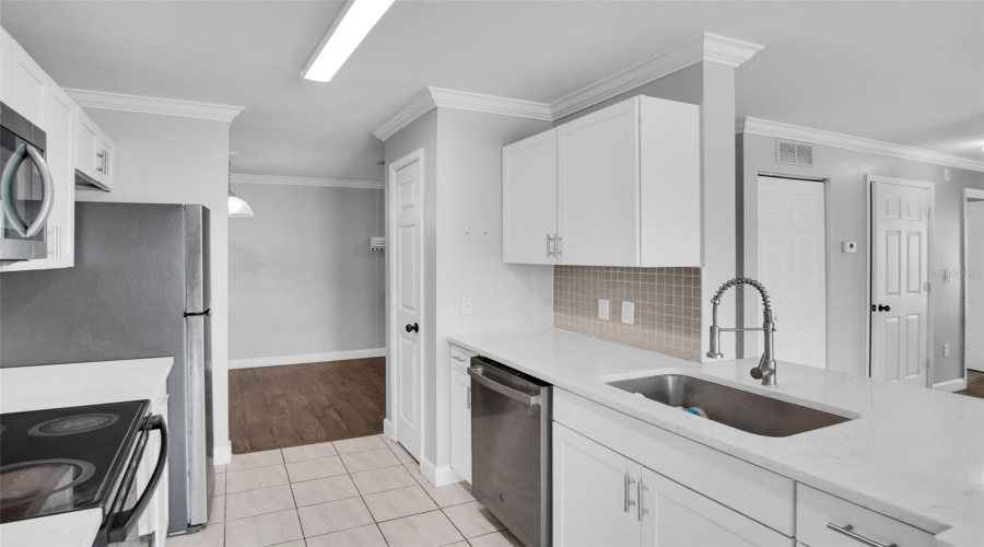 Tampa, Florida 33647, 3 Bedroom Bedrooms, ,2 Bathroombathrooms,Residential,For Sale,Bridle Club,0,Mfrtb8511725